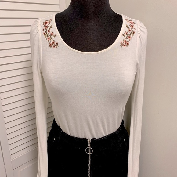 American Eagle Outfitters Soft & Sexy Floral Top - Picture 4 of 14